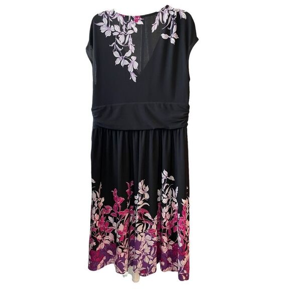 DARK FLORAL BLACK DRESS WITH GATHERED CAP SLEEVES - Picture 5 of 7